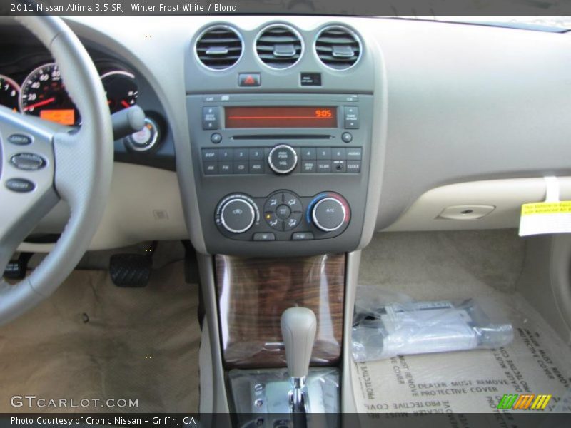 Winter Frost White / Blond 2011 Nissan Altima 3.5 SR