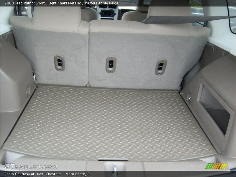 Light Khaki Metallic / Pastel Pebble Beige 2008 Jeep Patriot Sport