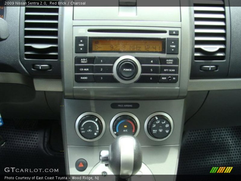 Red Brick / Charcoal 2009 Nissan Sentra 2.0