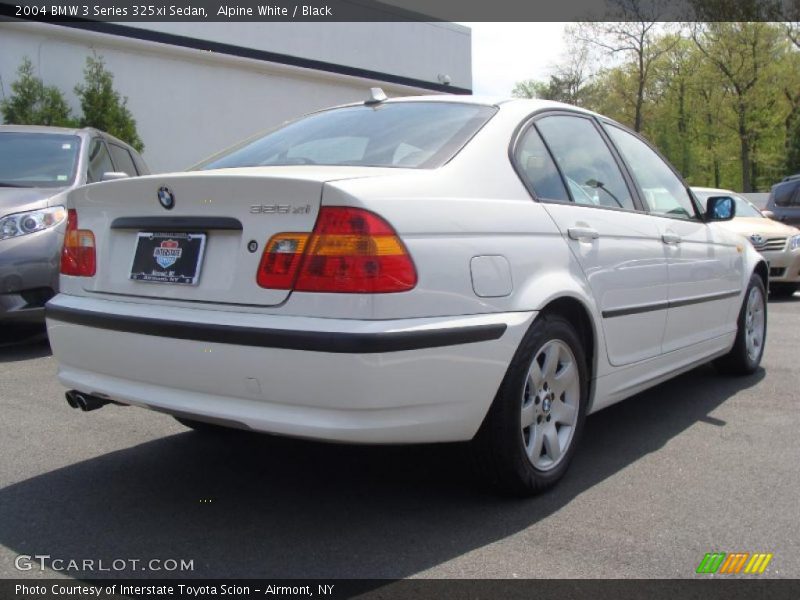Alpine White / Black 2004 BMW 3 Series 325xi Sedan