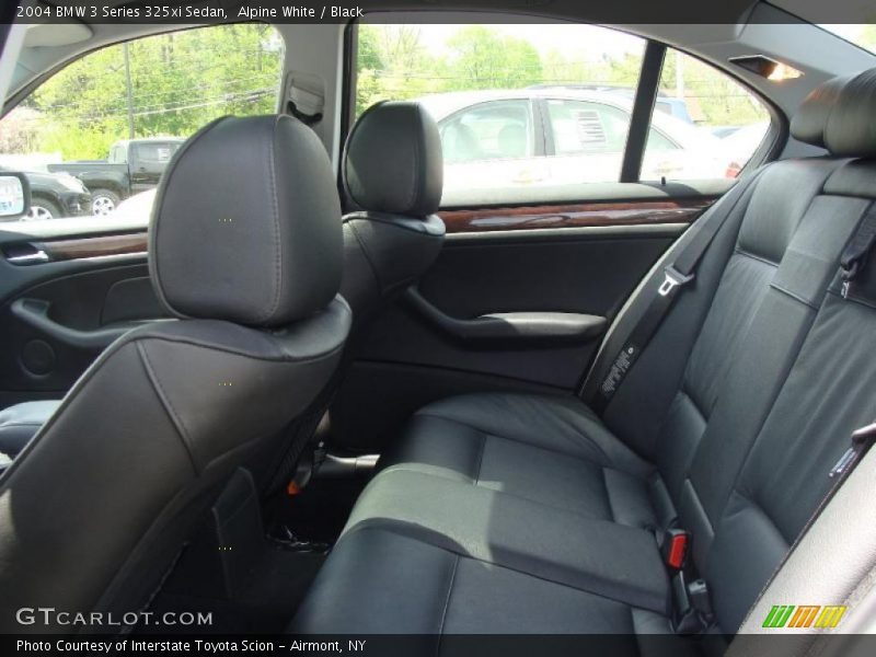 Alpine White / Black 2004 BMW 3 Series 325xi Sedan