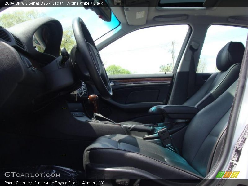 Alpine White / Black 2004 BMW 3 Series 325xi Sedan