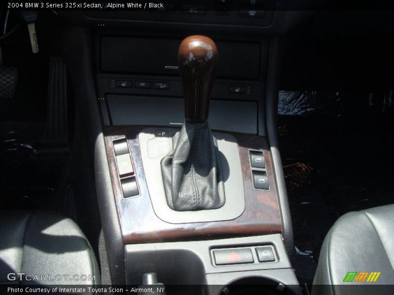 Alpine White / Black 2004 BMW 3 Series 325xi Sedan