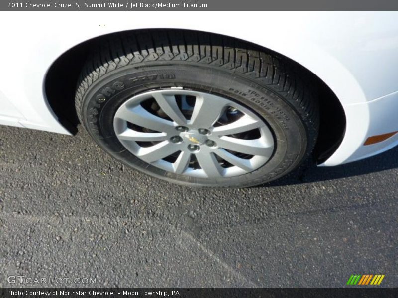 Summit White / Jet Black/Medium Titanium 2011 Chevrolet Cruze LS