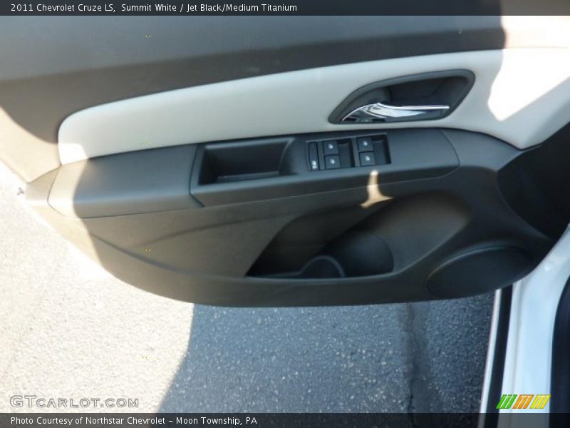 Summit White / Jet Black/Medium Titanium 2011 Chevrolet Cruze LS