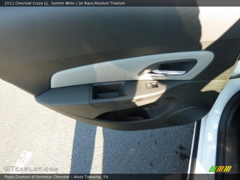 Summit White / Jet Black/Medium Titanium 2011 Chevrolet Cruze LS