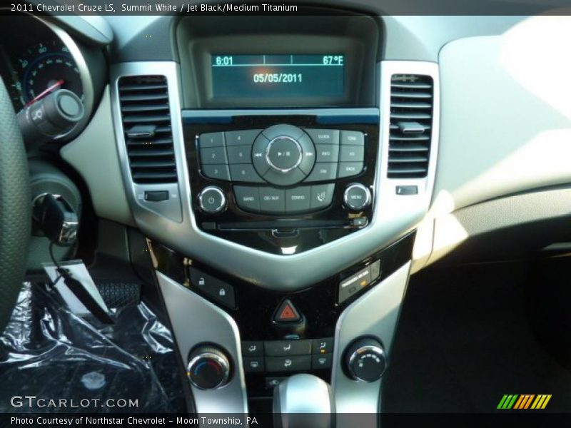 Summit White / Jet Black/Medium Titanium 2011 Chevrolet Cruze LS