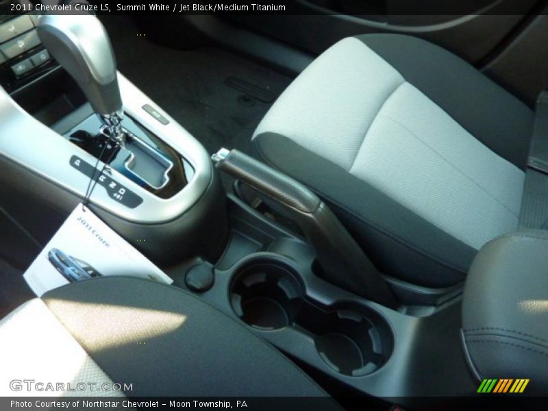 Summit White / Jet Black/Medium Titanium 2011 Chevrolet Cruze LS