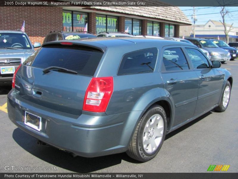 Magnesium Pearl / Dark Slate Gray/Medium Slate Gray 2005 Dodge Magnum SE