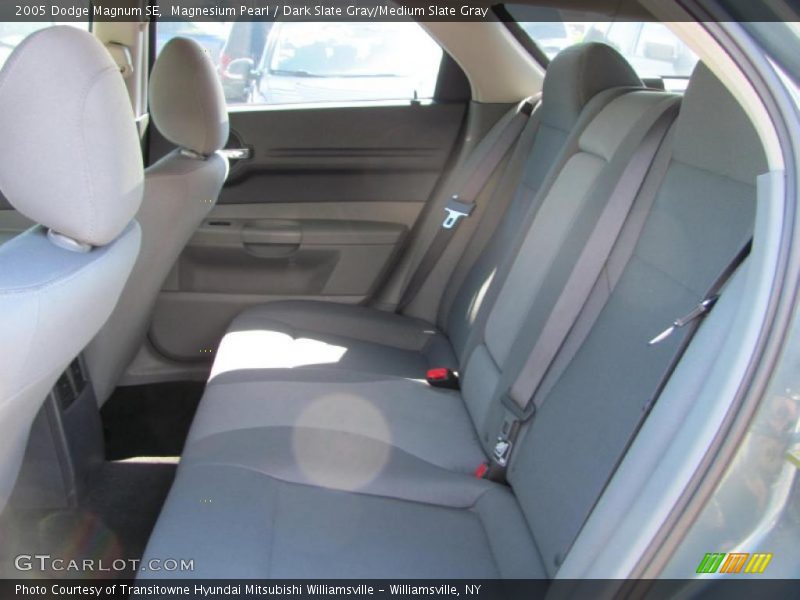 Magnesium Pearl / Dark Slate Gray/Medium Slate Gray 2005 Dodge Magnum SE