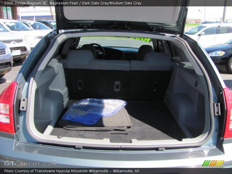 Magnesium Pearl / Dark Slate Gray/Medium Slate Gray 2005 Dodge Magnum SE