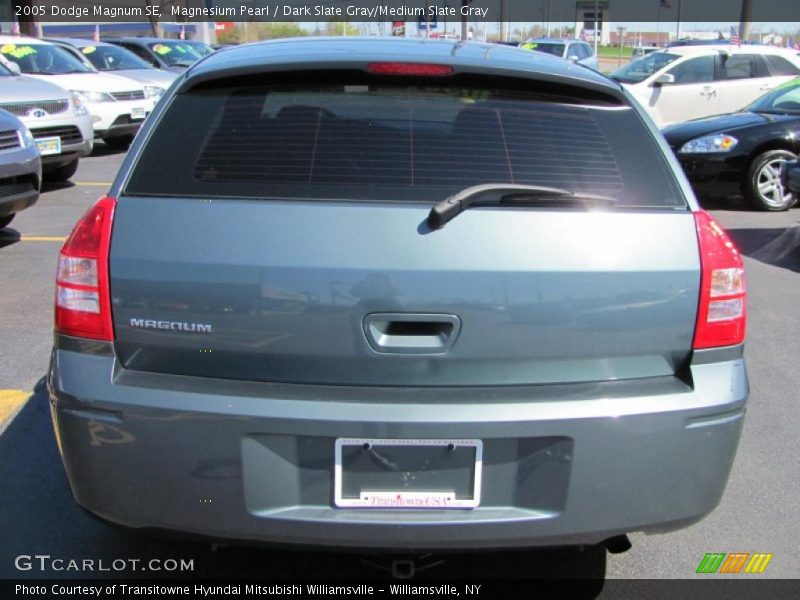 Magnesium Pearl / Dark Slate Gray/Medium Slate Gray 2005 Dodge Magnum SE
