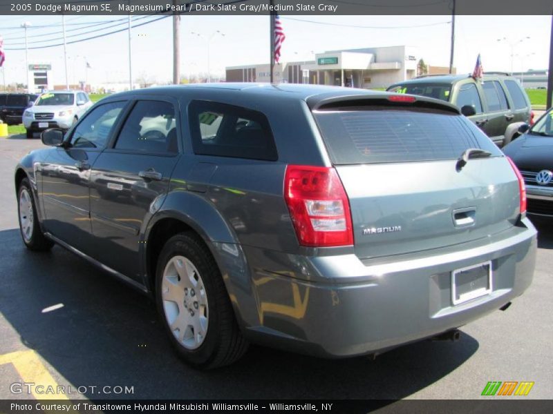 Magnesium Pearl / Dark Slate Gray/Medium Slate Gray 2005 Dodge Magnum SE