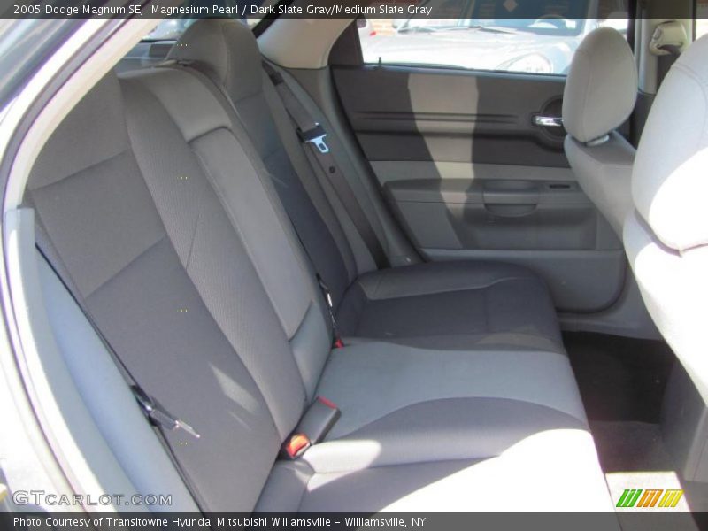 Magnesium Pearl / Dark Slate Gray/Medium Slate Gray 2005 Dodge Magnum SE