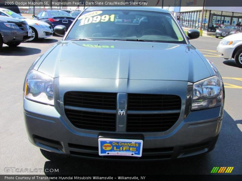 Magnesium Pearl / Dark Slate Gray/Medium Slate Gray 2005 Dodge Magnum SE