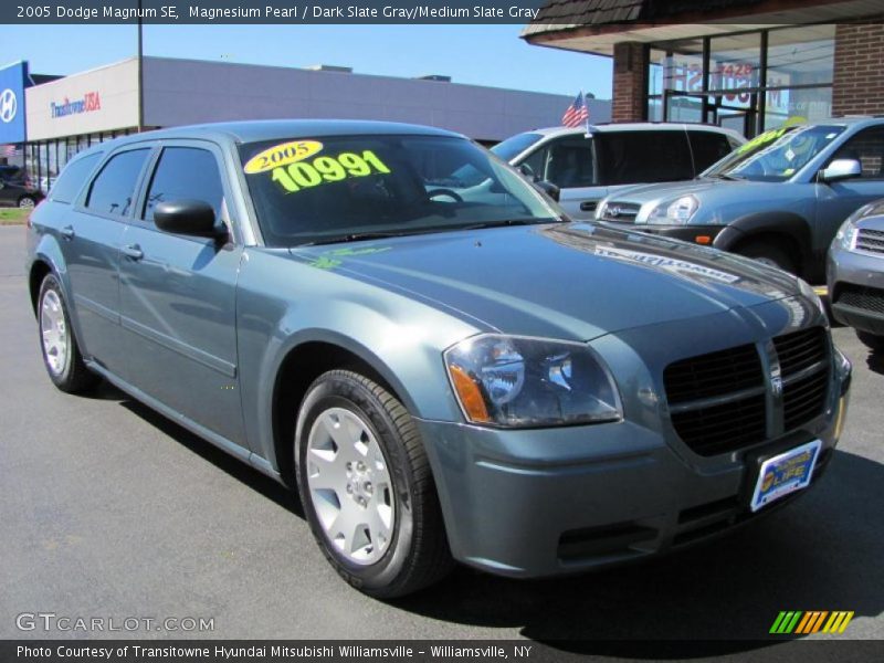 Magnesium Pearl / Dark Slate Gray/Medium Slate Gray 2005 Dodge Magnum SE