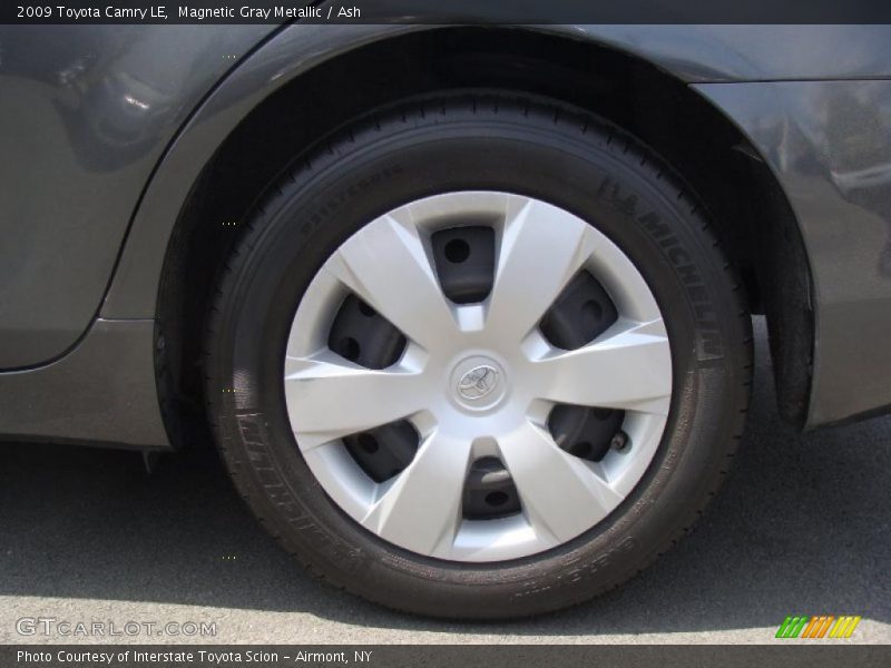Magnetic Gray Metallic / Ash 2009 Toyota Camry LE