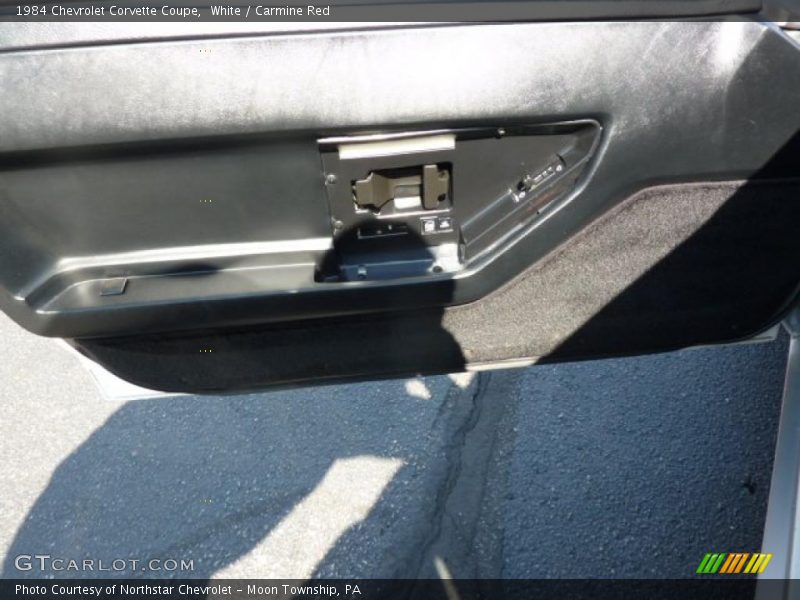 White / Carmine Red 1984 Chevrolet Corvette Coupe