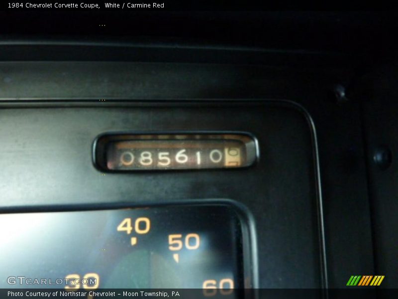 White / Carmine Red 1984 Chevrolet Corvette Coupe