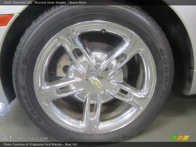 Ricochet Silver Metallic / Ebony Black 2005 Chevrolet SSR