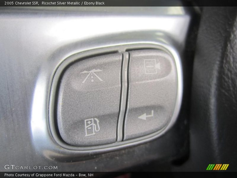 Ricochet Silver Metallic / Ebony Black 2005 Chevrolet SSR