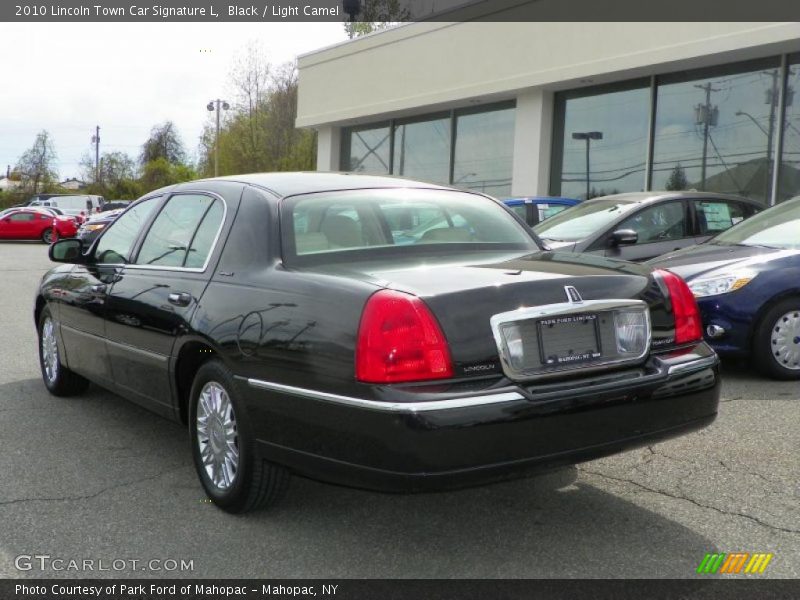 Black / Light Camel 2010 Lincoln Town Car Signature L