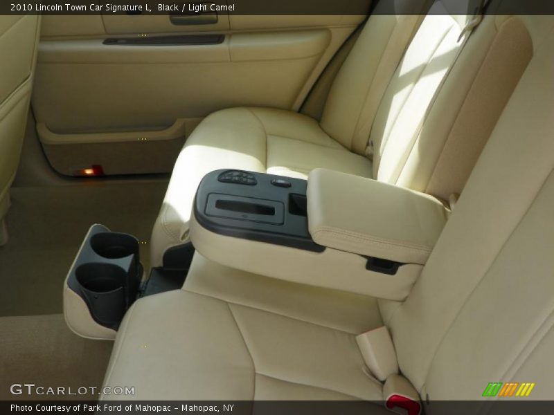 Black / Light Camel 2010 Lincoln Town Car Signature L