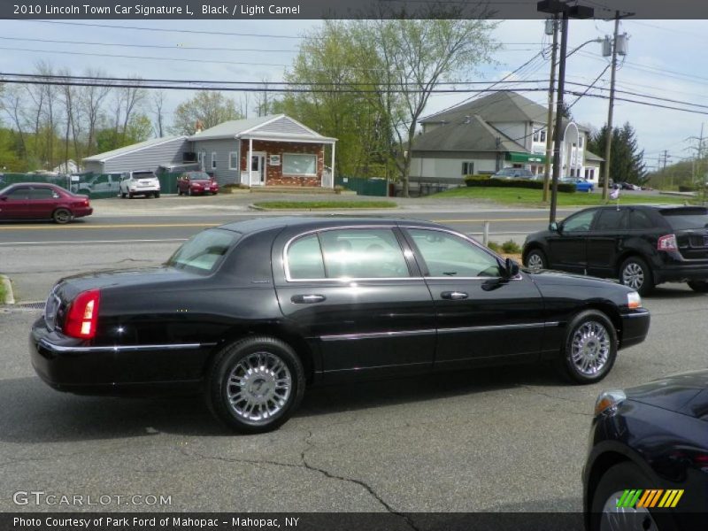Black / Light Camel 2010 Lincoln Town Car Signature L