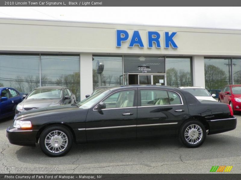 Black / Light Camel 2010 Lincoln Town Car Signature L