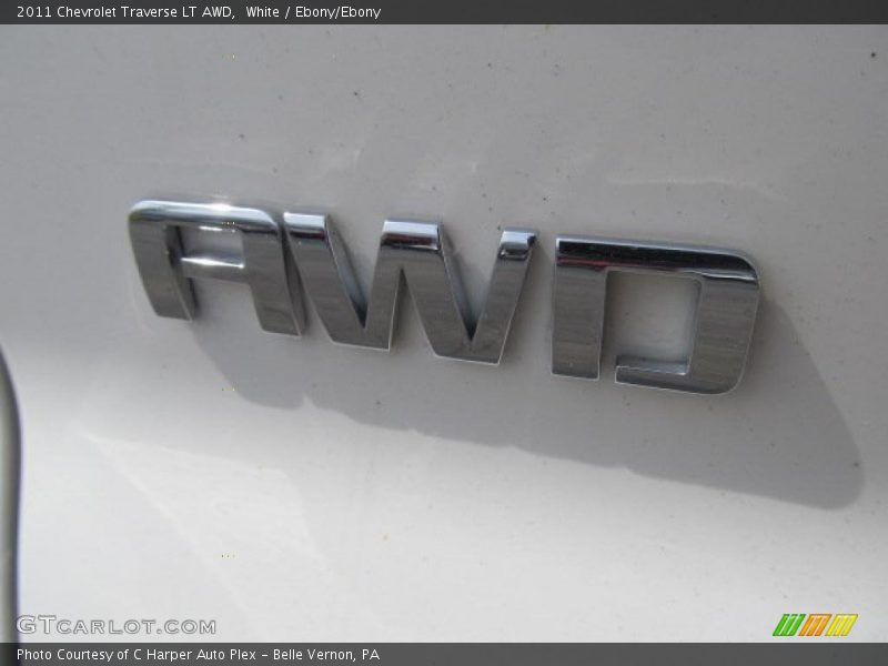 White / Ebony/Ebony 2011 Chevrolet Traverse LT AWD