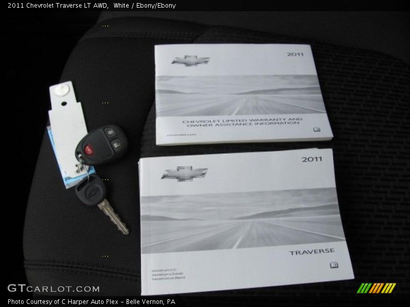 White / Ebony/Ebony 2011 Chevrolet Traverse LT AWD