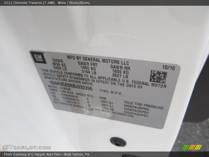 White / Ebony/Ebony 2011 Chevrolet Traverse LT AWD