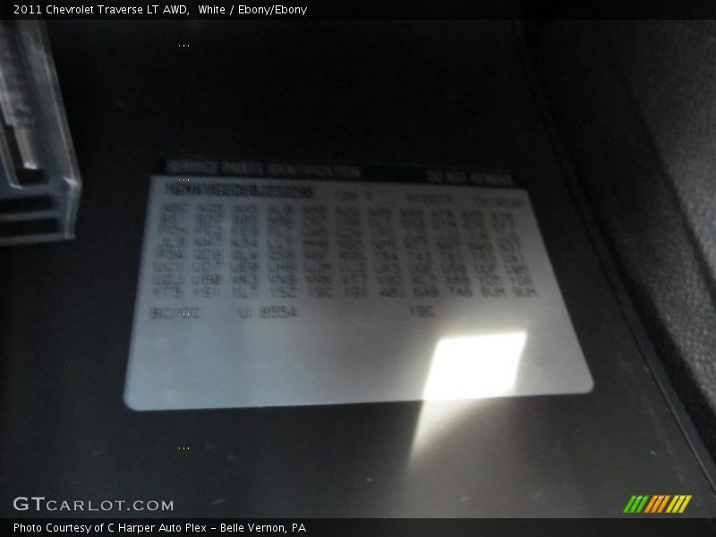 White / Ebony/Ebony 2011 Chevrolet Traverse LT AWD
