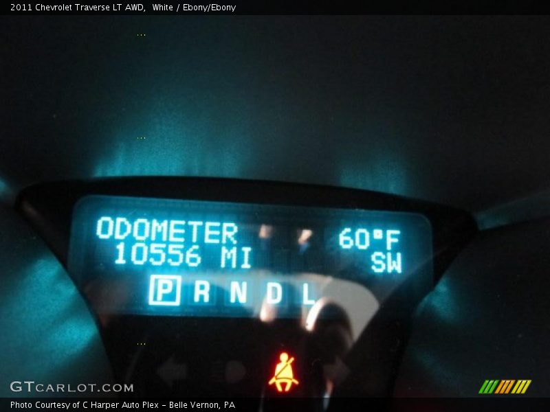 White / Ebony/Ebony 2011 Chevrolet Traverse LT AWD