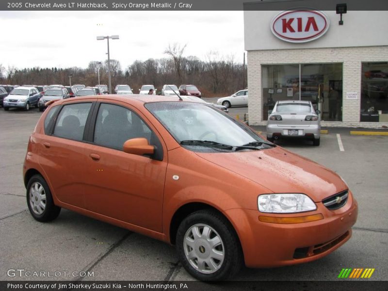 Spicy Orange Metallic / Gray 2005 Chevrolet Aveo LT Hatchback