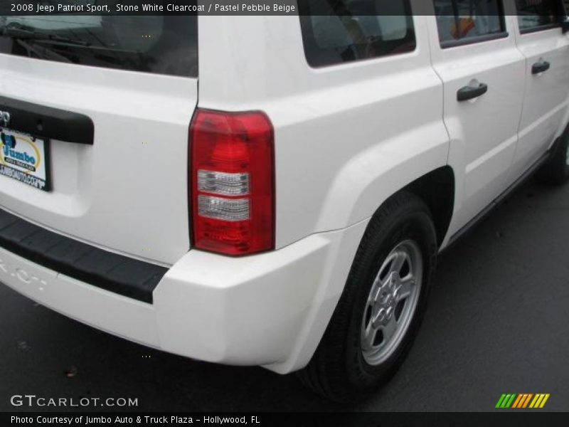 Stone White Clearcoat / Pastel Pebble Beige 2008 Jeep Patriot Sport