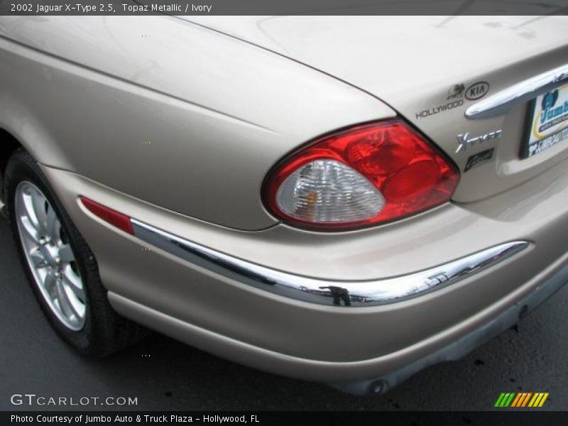 Topaz Metallic / Ivory 2002 Jaguar X-Type 2.5