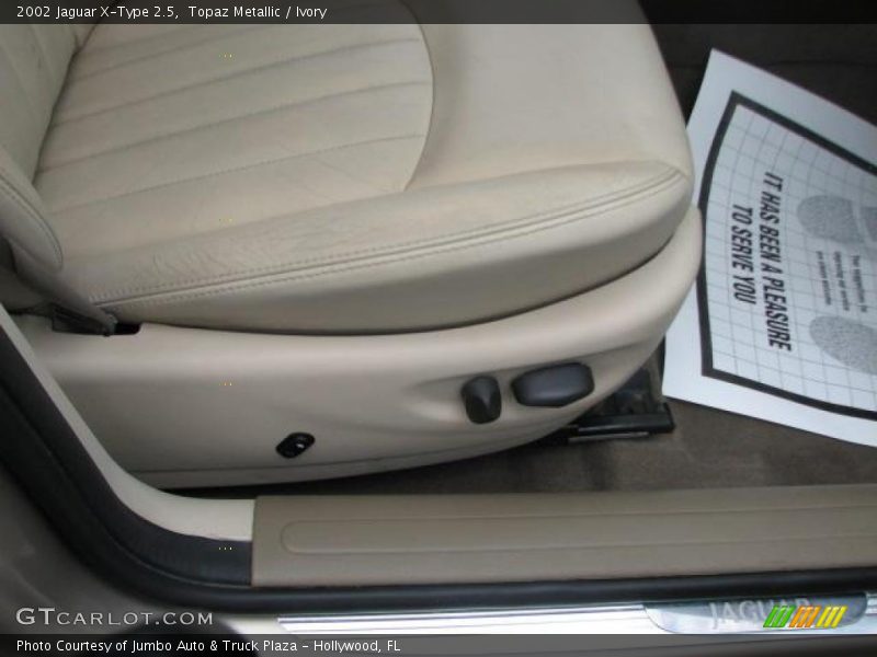 Topaz Metallic / Ivory 2002 Jaguar X-Type 2.5