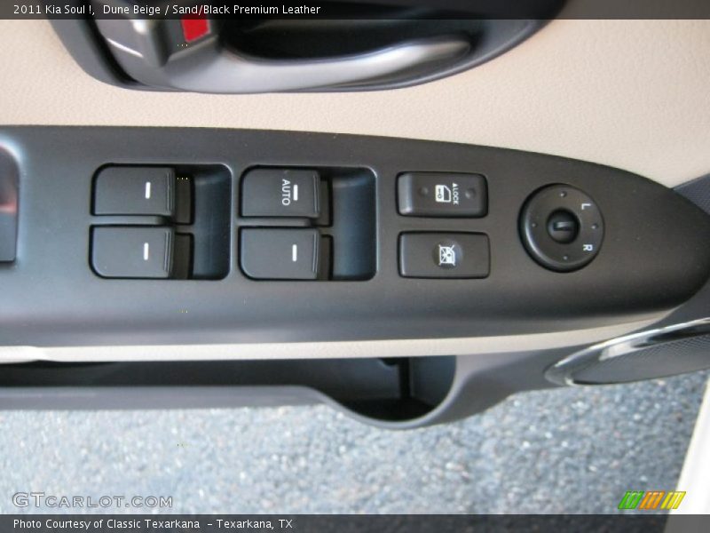 Dune Beige / Sand/Black Premium Leather 2011 Kia Soul !