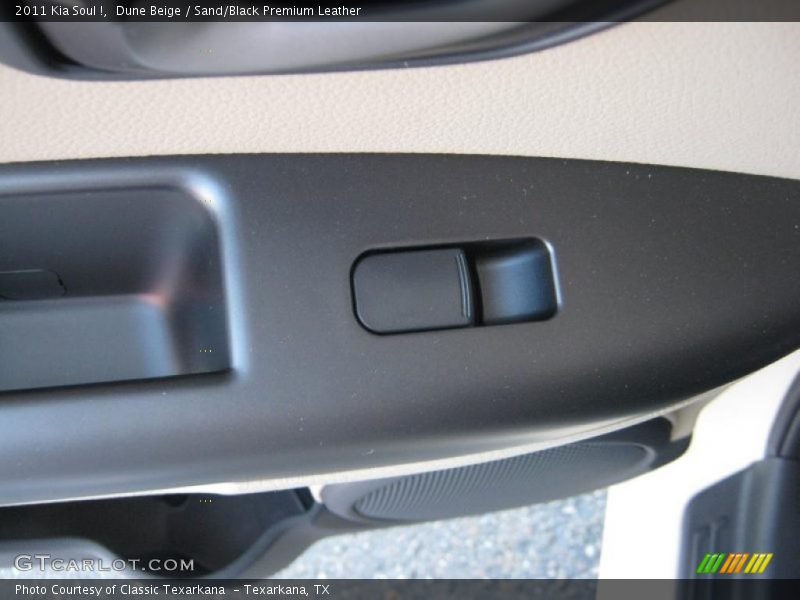 Dune Beige / Sand/Black Premium Leather 2011 Kia Soul !