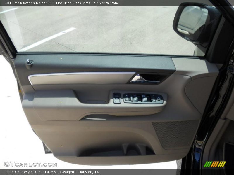 Nocturne Black Metallic / Sierra Stone 2011 Volkswagen Routan SE