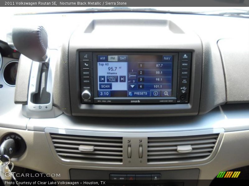Nocturne Black Metallic / Sierra Stone 2011 Volkswagen Routan SE