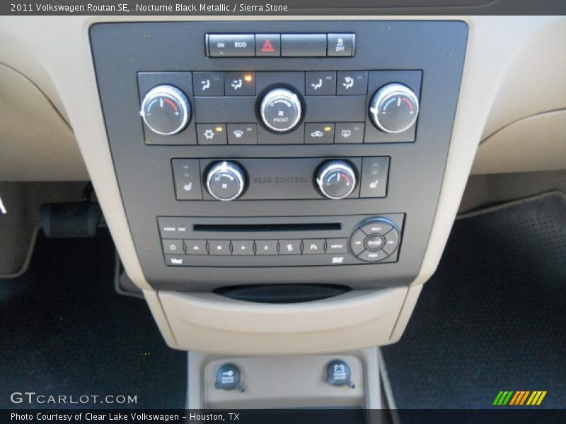 Nocturne Black Metallic / Sierra Stone 2011 Volkswagen Routan SE
