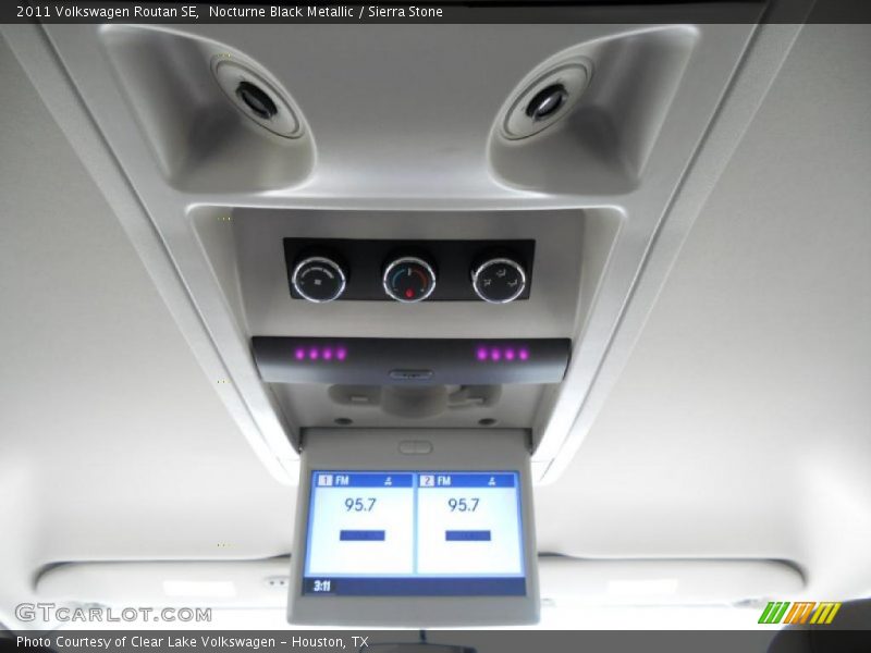 Nocturne Black Metallic / Sierra Stone 2011 Volkswagen Routan SE