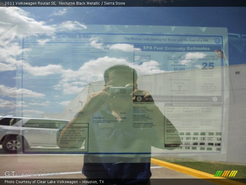 Nocturne Black Metallic / Sierra Stone 2011 Volkswagen Routan SE