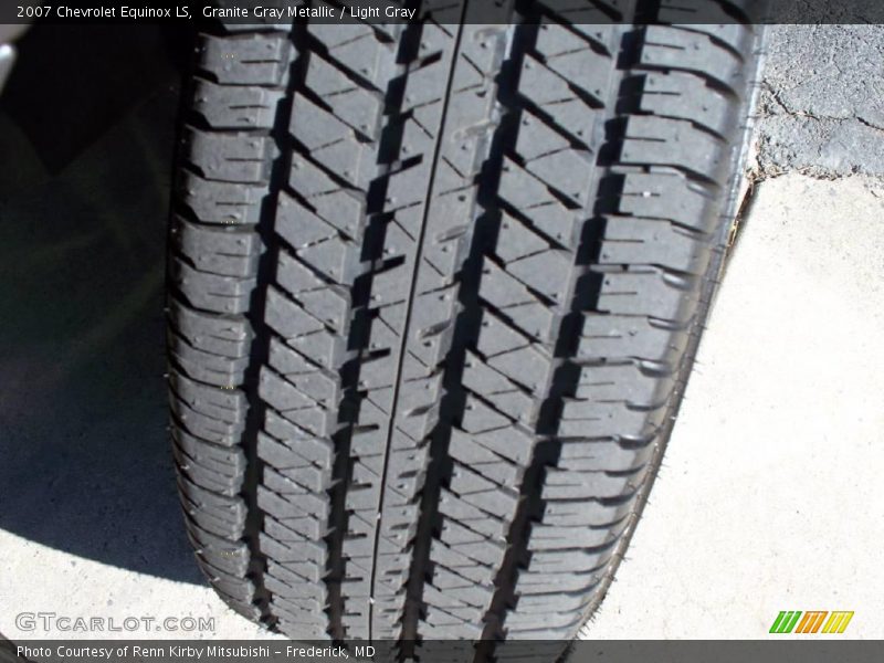 Granite Gray Metallic / Light Gray 2007 Chevrolet Equinox LS