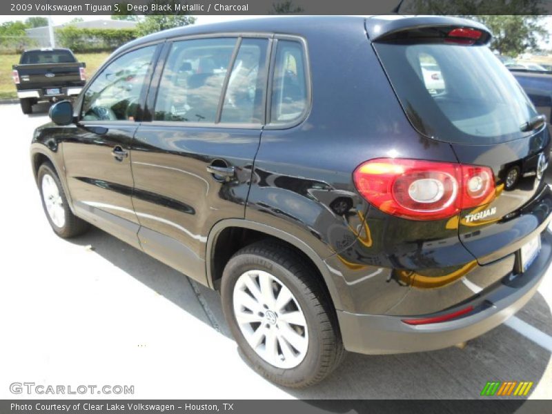 Deep Black Metallic / Charcoal 2009 Volkswagen Tiguan S