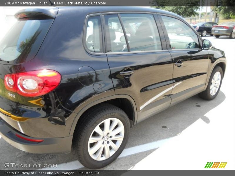 Deep Black Metallic / Charcoal 2009 Volkswagen Tiguan S