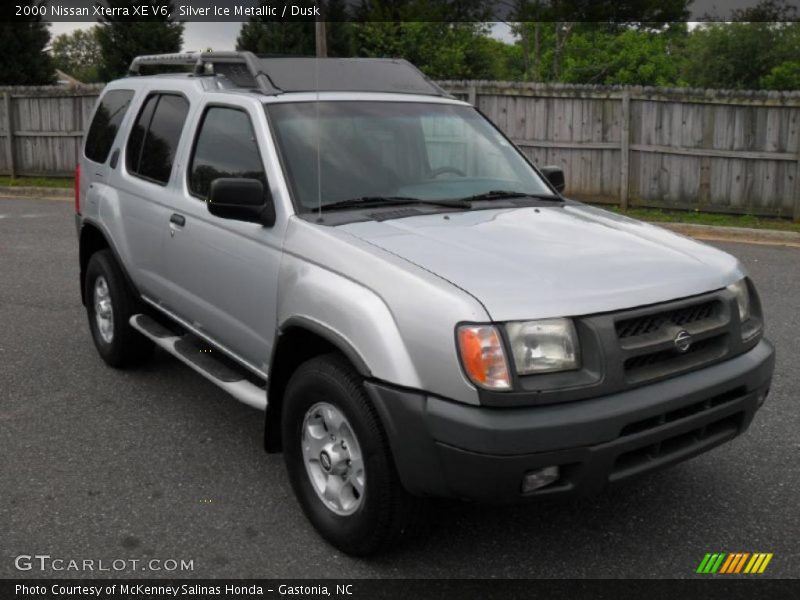 Front 3/4 View of 2000 Xterra XE V6