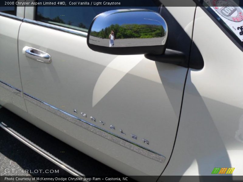 Cool Vanilla / Light Graystone 2008 Chrysler Aspen Limited 4WD